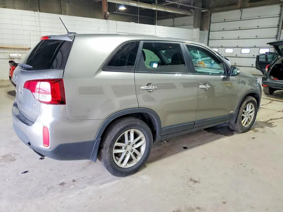 2015 KIA SORENTO LX  