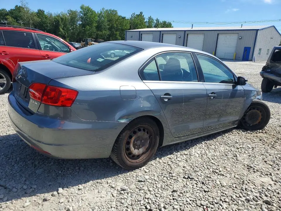2013 VOLKSWAGEN JETTA SE  