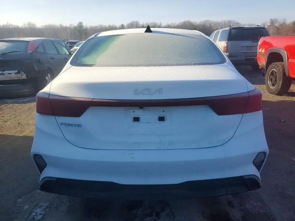 2022 KIA FORTE LXS  