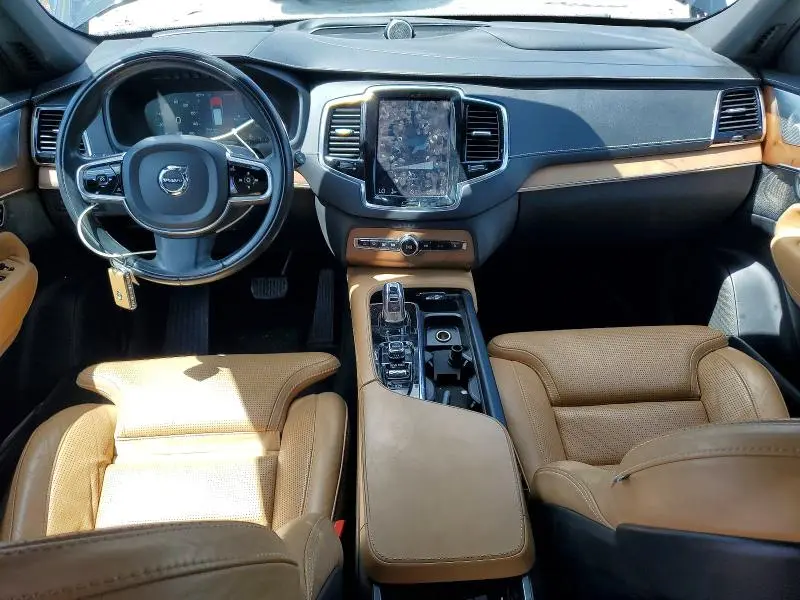 2017 VOLVO XC90 T8  