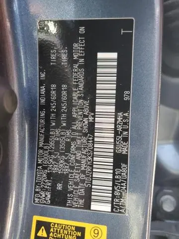 2019 TOYOTA HIGHLANDER SE  