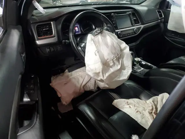 2017 TOYOTA HIGHLANDER SE  