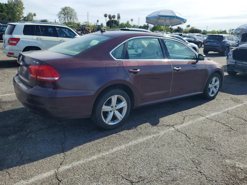 2013 VOLKSWAGEN PASSAT SE  