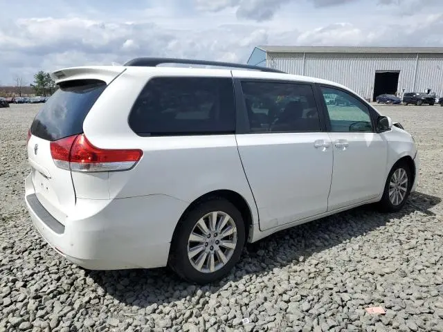 2011 TOYOTA SIENNA XLE