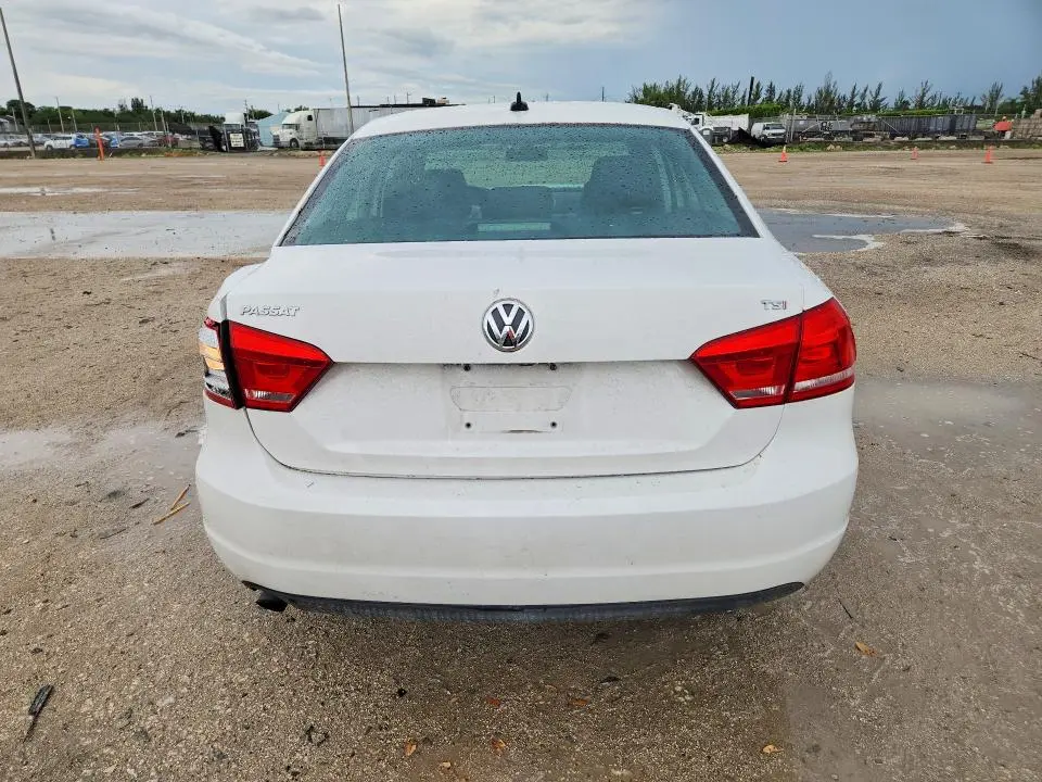 2015 VOLKSWAGEN PASSAT S  
