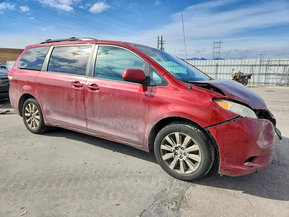 2011 TOYOTA SIENNA LE  
