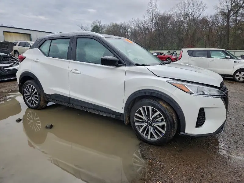 2024 NISSAN KICKS SV  
