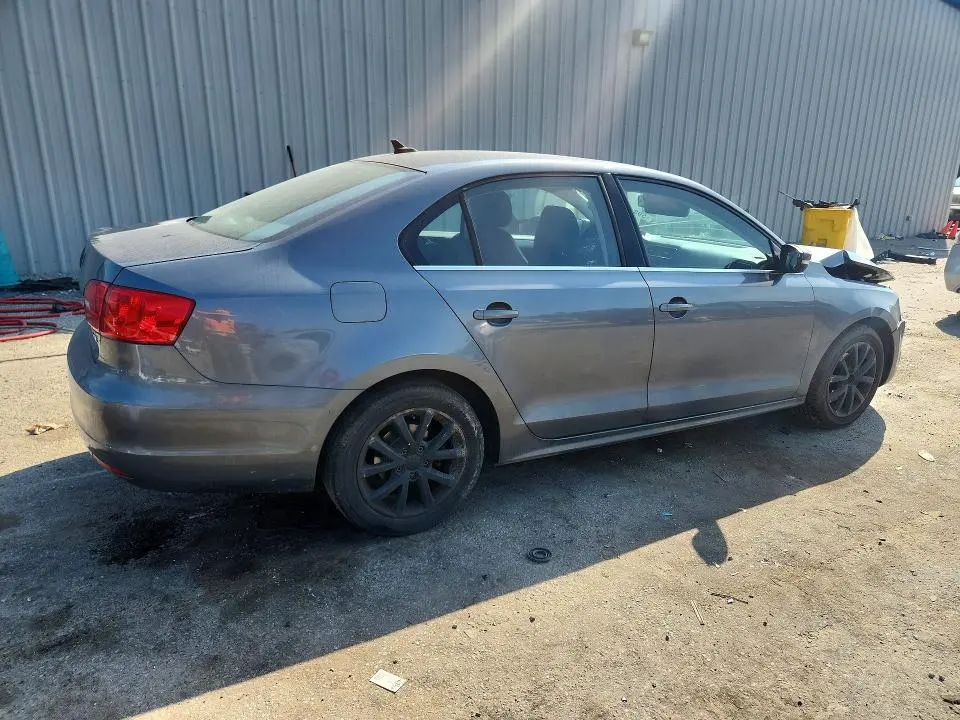 2013 VOLKSWAGEN JETTA SE  