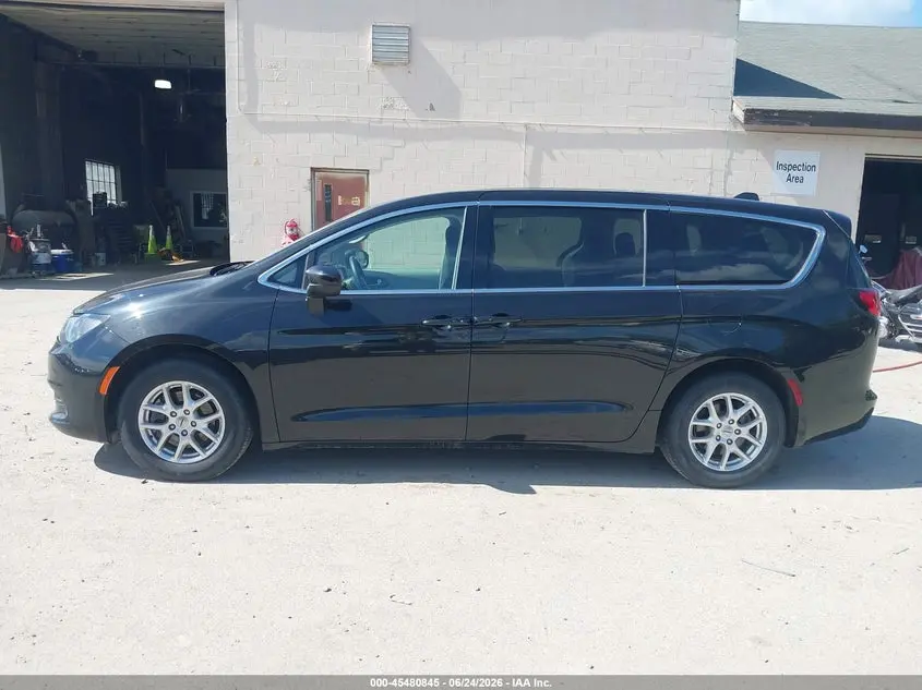 2022 CHRYSLER VOYAGER LX