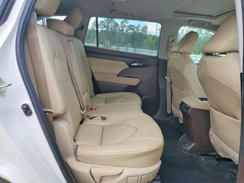 2020 TOYOTA HIGHLANDER XLE  