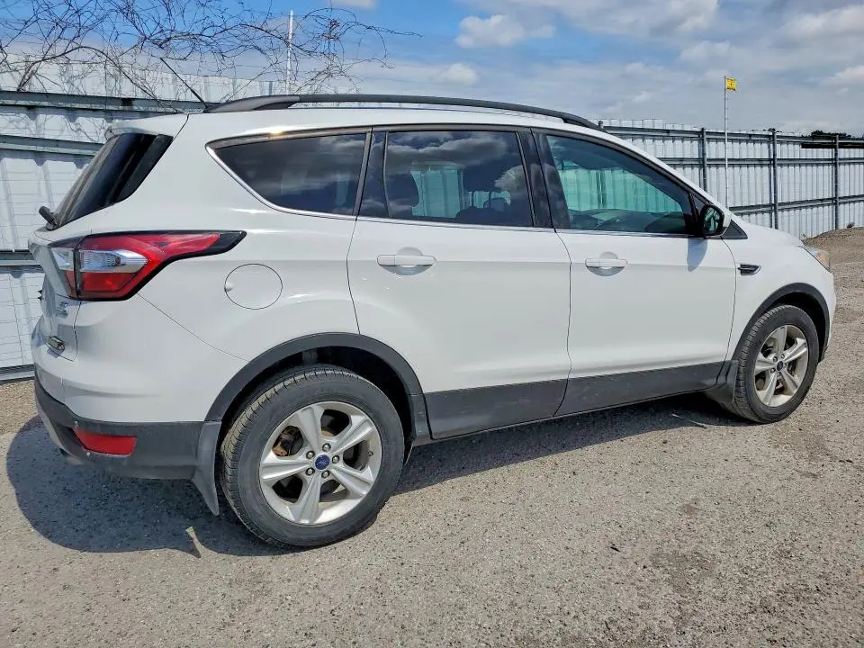 2017 FORD ESCAPE SE  