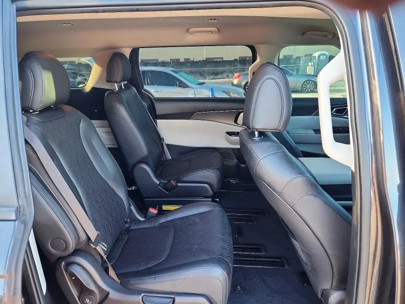 2023 KIA CARNIVAL LX  