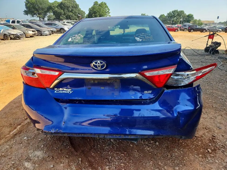 2015 TOYOTA CAMRY SE  