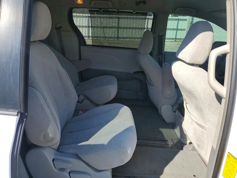 2011 TOYOTA SIENNA LE 8-PASSENGER  