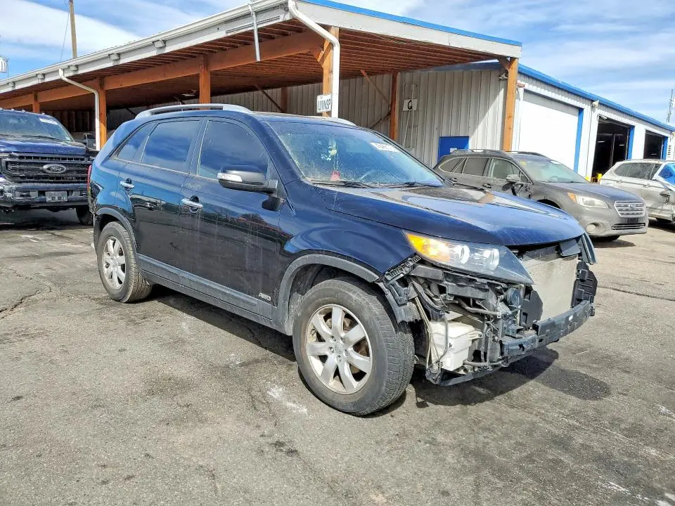 2013 KIA SORENTO LX  