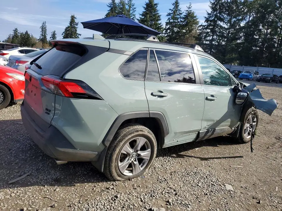 2023 TOYOTA RAV4 XLE  