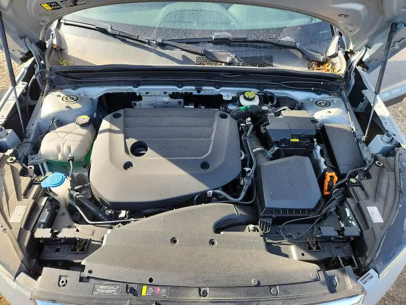 2025 VOLVO XC40 CORE  