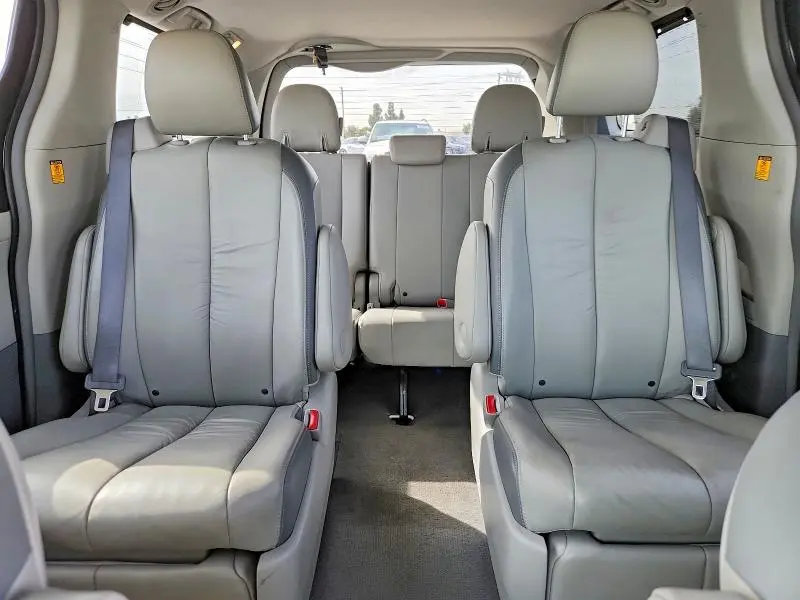 2011 TOYOTA SIENNA LIMITED 7-PASSENGER  