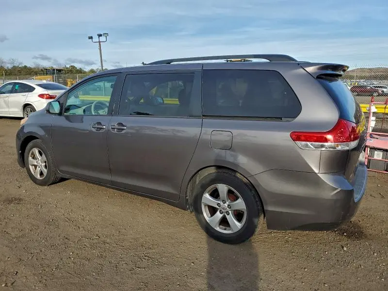 2011 TOYOTA SIENNA LE 8-PASSENGER  