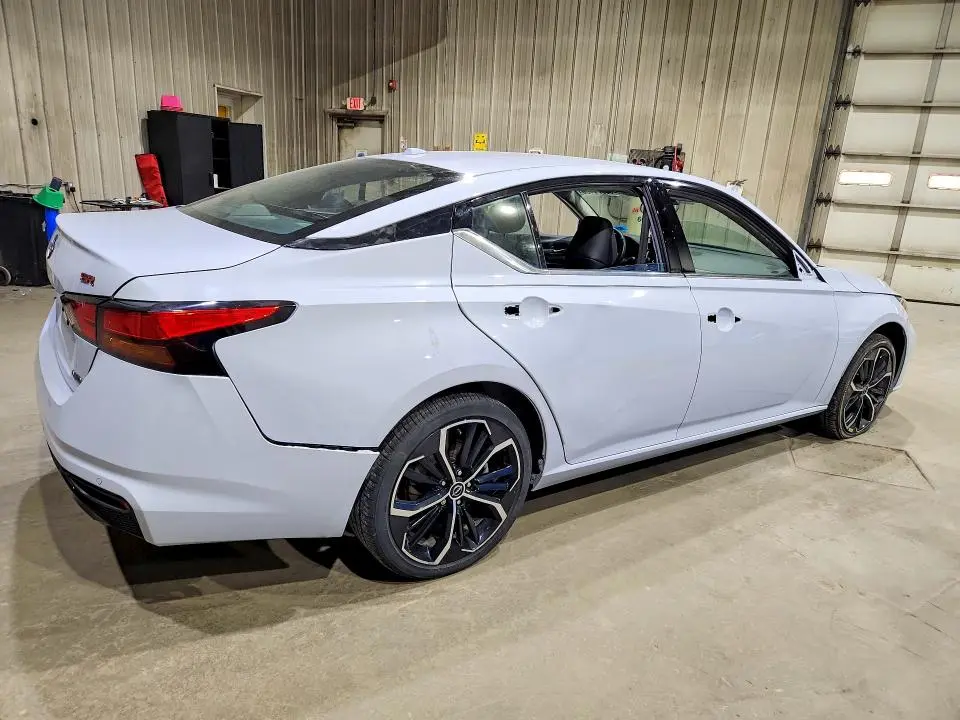 2024 NISSAN ALTIMA SR  