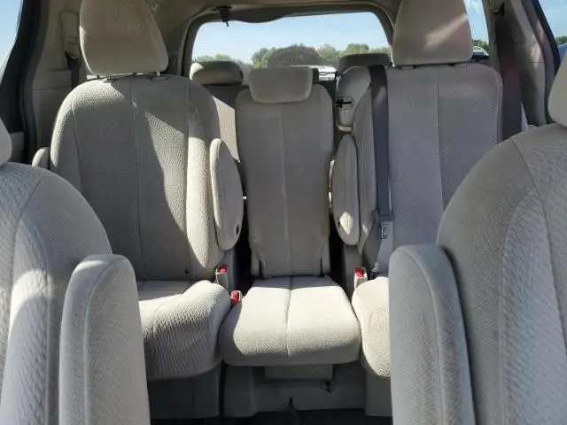 2013 TOYOTA SIENNA LE  