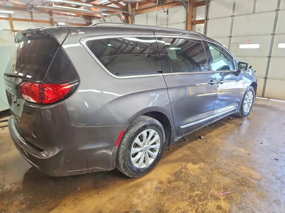 2017 CHRYSLER PACIFICA TOURING L  