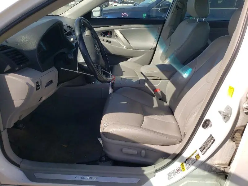 2011 TOYOTA CAMRY SE  