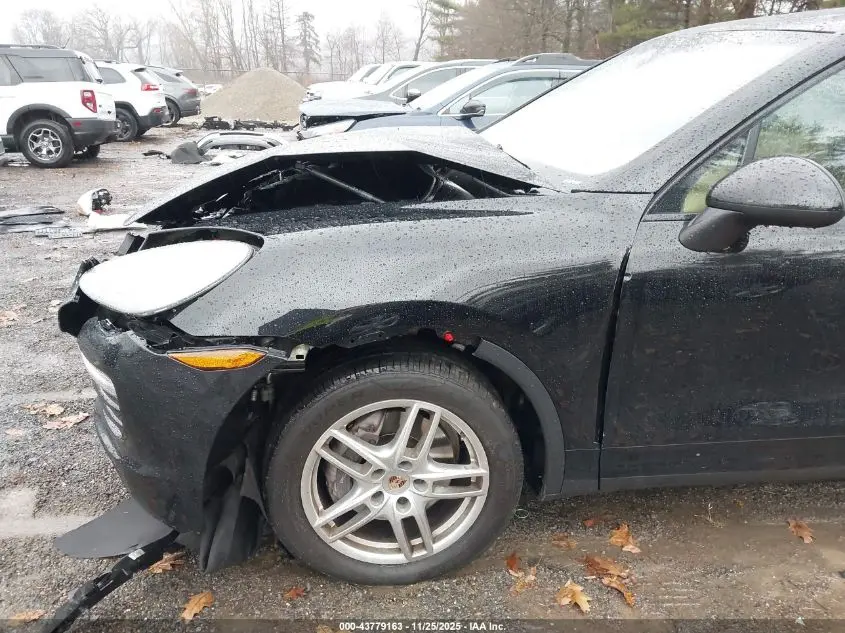 2014 PORSCHE CAYENNE  