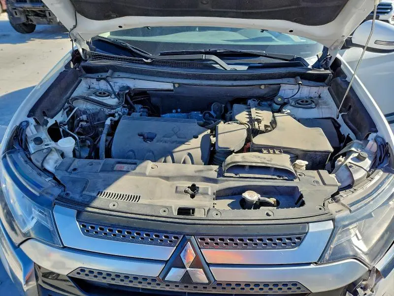 2019 MITSUBISHI OUTLANDER SE  