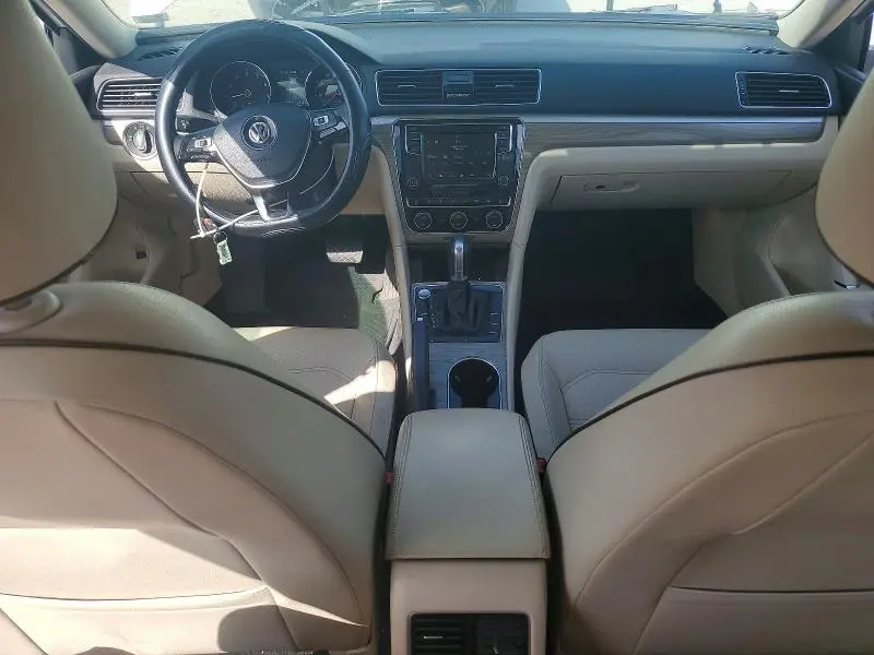 2018 VOLKSWAGEN PASSAT SE  