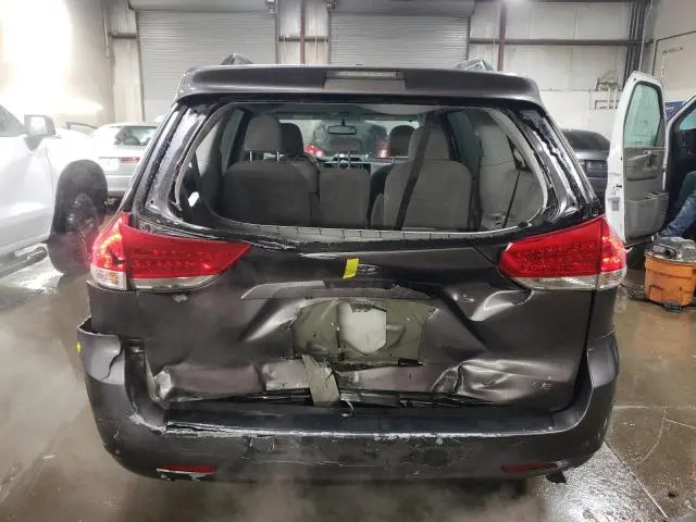 2011 TOYOTA SIENNA LE  