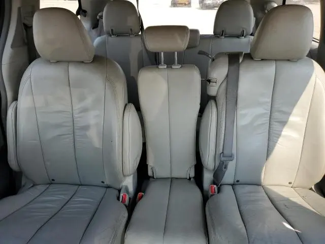 2011 TOYOTA SIENNA XLE  