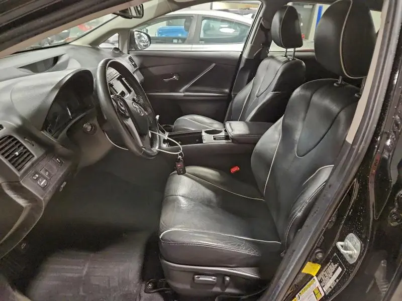 2013 TOYOTA VENZA LE  