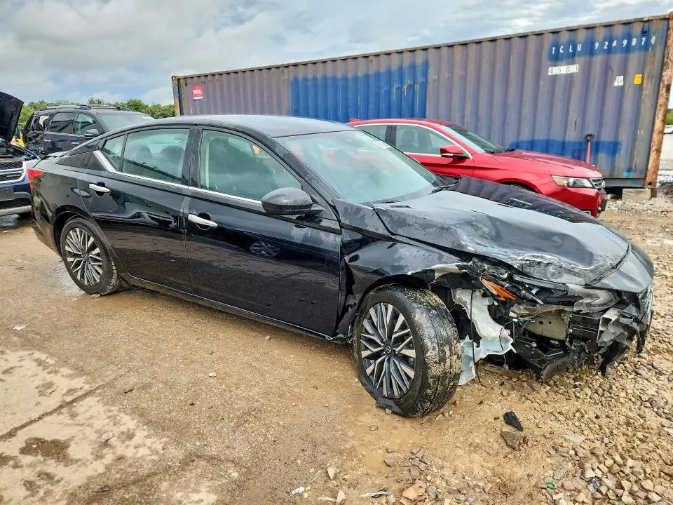 2024 NISSAN ALTIMA SV  