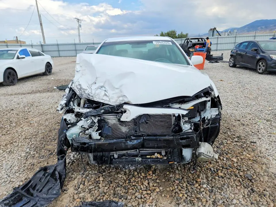 2011 TOYOTA CAMRY SE V6  