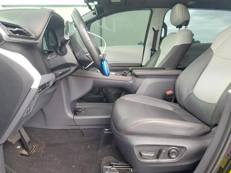 2023 TOYOTA SIENNA XSE 7-PASSENGER  