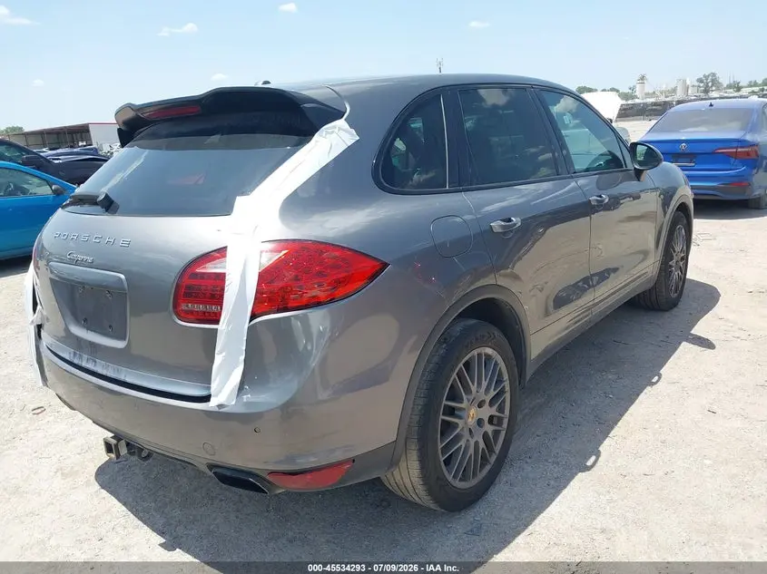 2013 PORSCHE CAYENNE  