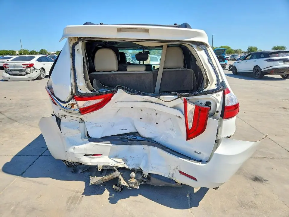 2015 TOYOTA SIENNA LE  