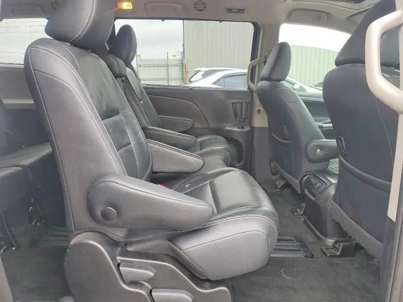 2018 TOYOTA SIENNA SE 8-PASSENGER  