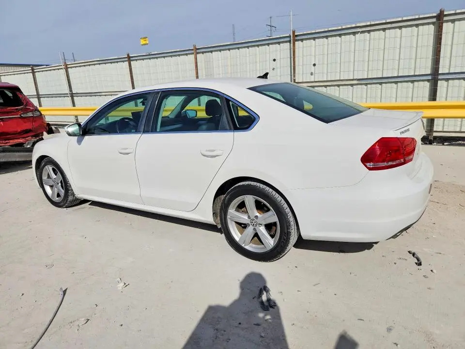 2013 VOLKSWAGEN PASSAT SE  