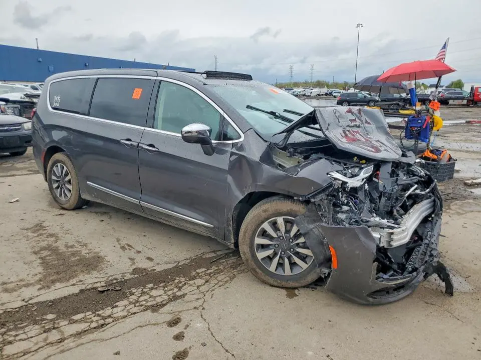 2022 CHRYSLER PACIFICA HYBRID LIMITED  