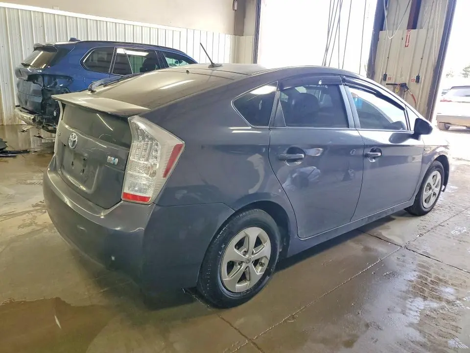 2010 TOYOTA PRIUS III  