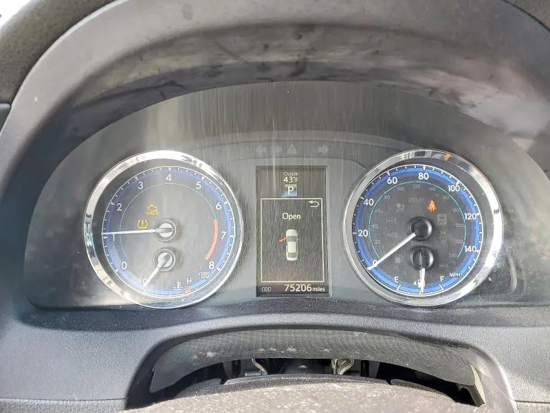 2018 TOYOTA COROLLA SE  