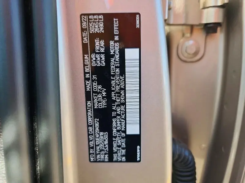 2023 VOLVO XC40 PLUS  