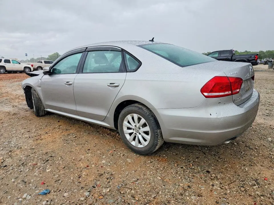 2013 VOLKSWAGEN PASSAT S  