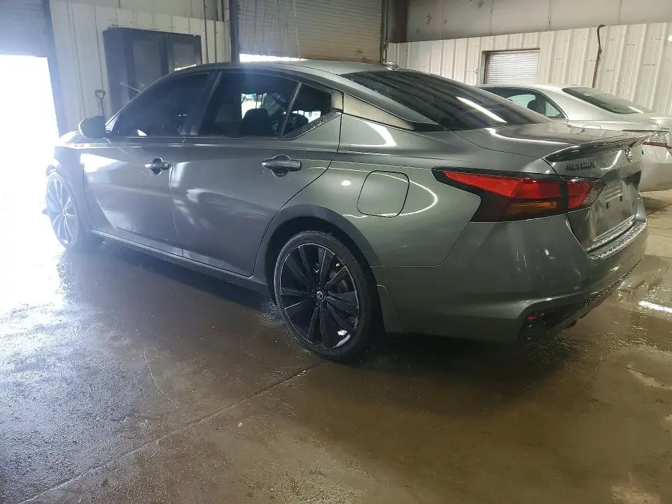 2022 NISSAN ALTIMA SR  