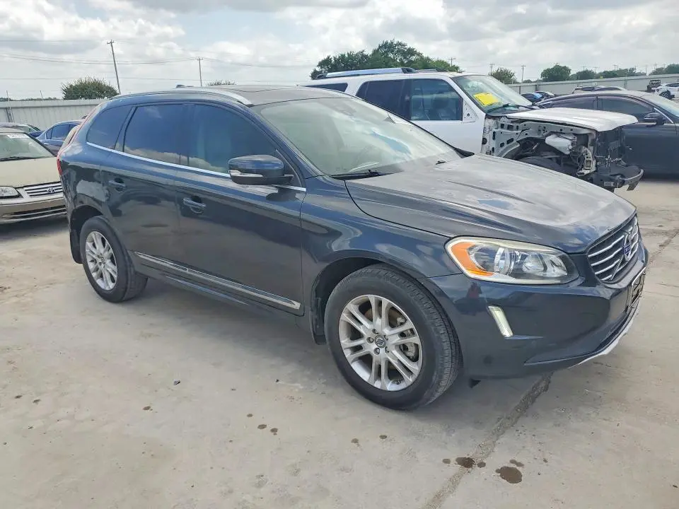 2015 VOLVO XC60   
