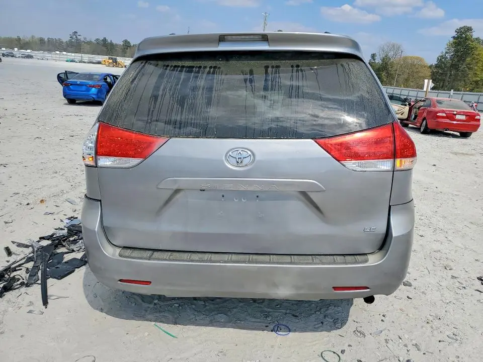 2013 TOYOTA SIENNA LE 8-PASSENGER  