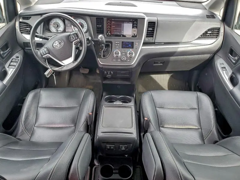 2020 TOYOTA SIENNA SE  