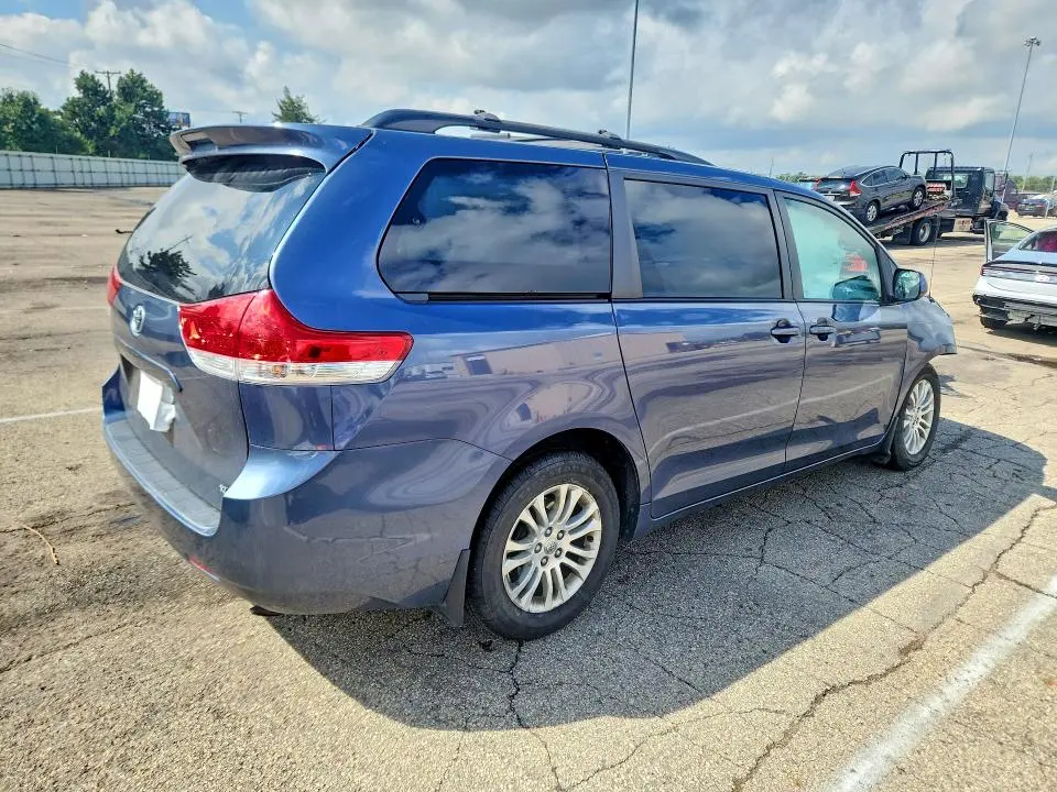 2014 TOYOTA SIENNA XLE 8-PASSENGER  